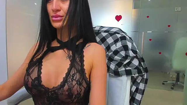 Snapshot of Queenrafaella chatting on 05-04-26, 05:25 Queenrafaella online show from 05-04-26, 05:25