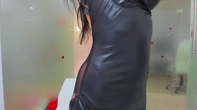 Snapshot of Queenrafaella chatting on 05-05-26, 10:01 Queenrafaella online show from 05-05-26, 10:01