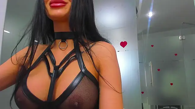 Snapshot of Queenrafaella chatting on 05-20-26, 03:56 Queenrafaella online show from 05-20-26, 03:56