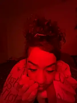 Snapshot of redbonejada chatting on 12-12-24, 04:37 redbonejada online show from 12-12-24, 04:37