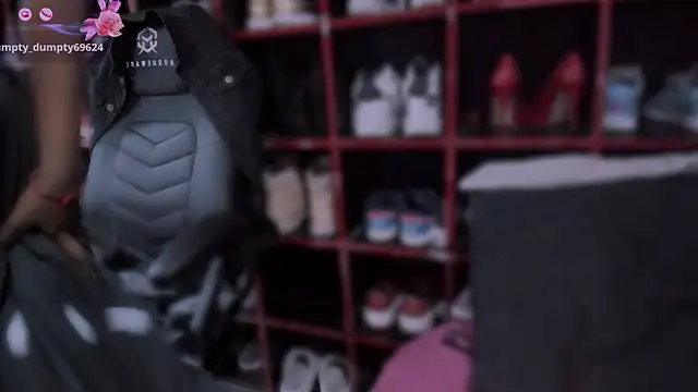 Snapshot of Indianbrownie chatting on 12-24-24, 12:55 Indianbrownie online show from 12-24-24, 12:55