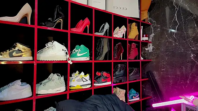 Snapshot of Indianbrownie chatting on 03-11-26, 12:05 Indianbrownie online show from 03-11-26, 12:05