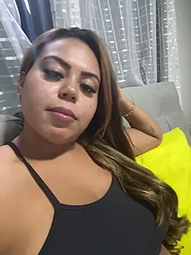 Snapshot of lariic chatting on 02-15-25, 05:07 lariic online show from 02-15-25, 05:07