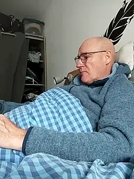 bogland33 online show from 04-26-26, 01:09