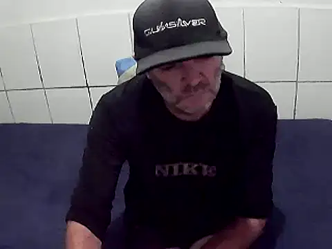 Snapshot of pierdona chatting on 12-15-25, 07:07 pierdona online show from 12-15-25, 07:07