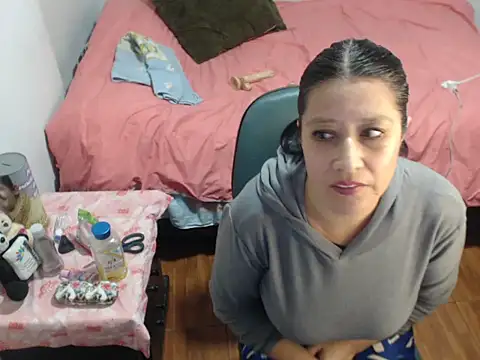 carolina linarez69 online show from 11-04-25, 04:11