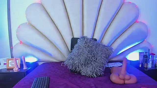 Anna  Spencer online show from 02-13-25, 12:43