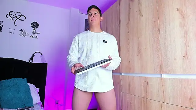 Snapshot of ANDREZALVAREZ chatting on 12-03-24, 06:15 ANDREZALVAREZ online show from 12-03-24, 06:15