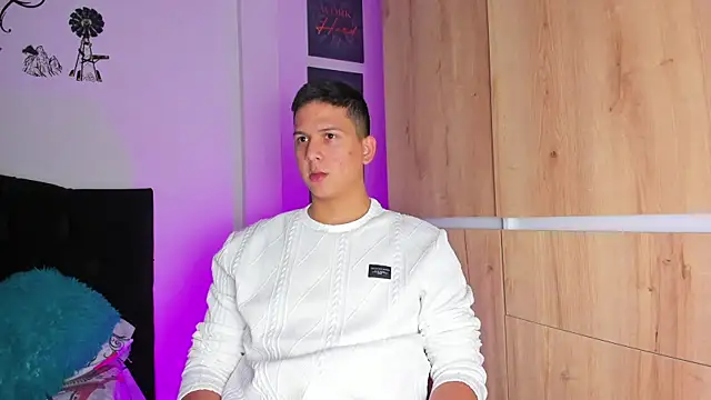 Snapshot of ANDREZALVAREZ chatting on 12-19-24, 04:45 ANDREZALVAREZ online show from 12-19-24, 04:45