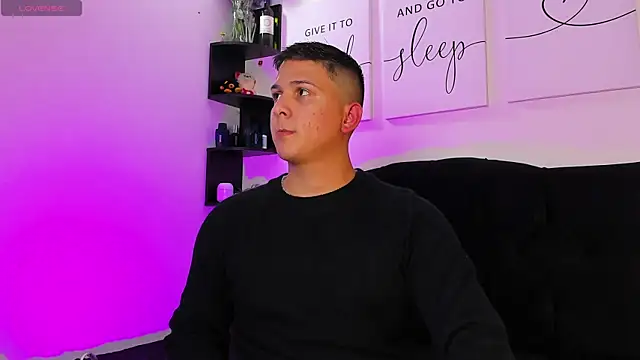 Snapshot of ANDREZALVAREZ chatting on 01-25-25, 06:45 ANDREZALVAREZ online show from 01-25-25, 06:45