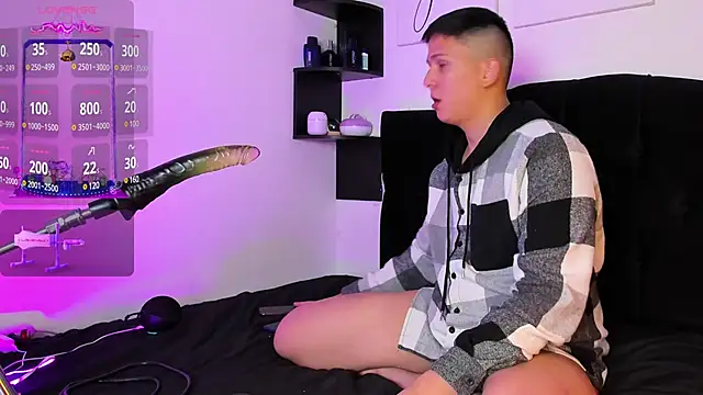 Snapshot of ANDREZALVAREZ chatting on 01-26-25, 05:45 ANDREZALVAREZ online show from 01-26-25, 05:45