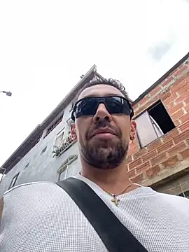 Snapshot of dantedesirexx chatting on 02-01-25, 04:00 dantedesirexx online show from 02-01-25, 04:00