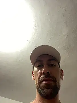 Snapshot of dantedesirexx chatting on 02-25-25, 04:35 dantedesirexx online show from 02-25-25, 04:35