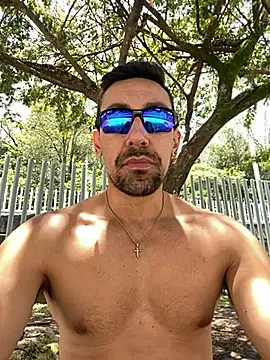 Snapshot of dantedesirexx chatting on 09-25-25, 04:54 dantedesirexx online show from 09-25-25, 04:54