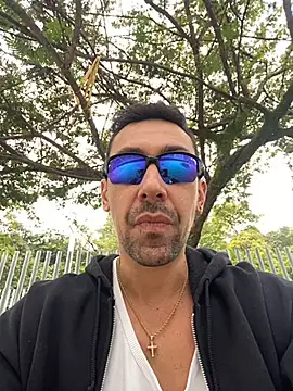 Snapshot of dantedesirexx chatting on 09-29-25, 03:28 dantedesirexx online show from 09-29-25, 03:28