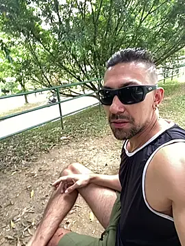 Snapshot of dantedesirexx chatting on 05-30-26, 04:37 dantedesirexx online show from 05-30-26, 04:37