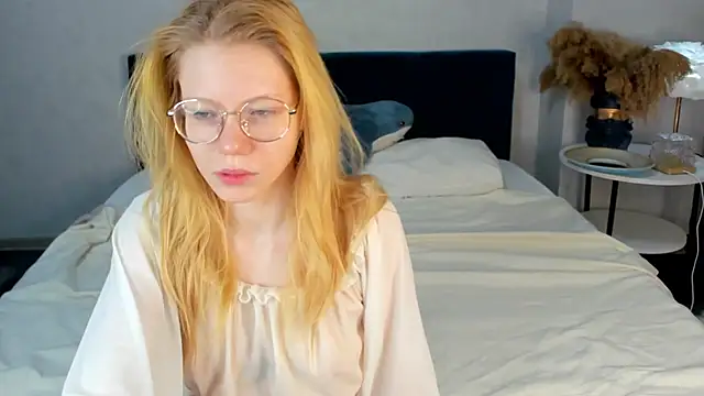 Esme Runn online show from 04-11-26, 03:11