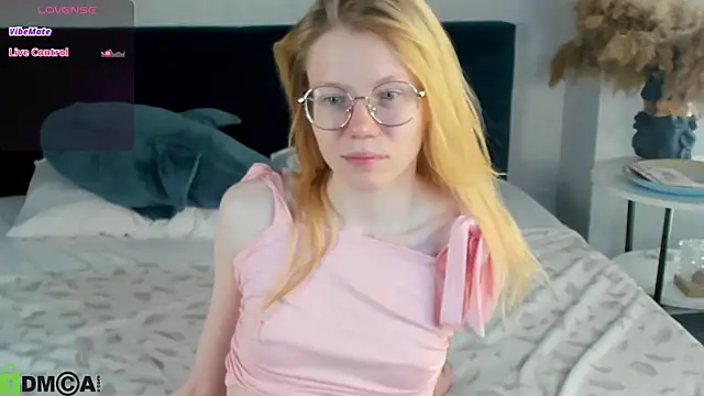 Esme Runn online show from 05-06-26, 03:02