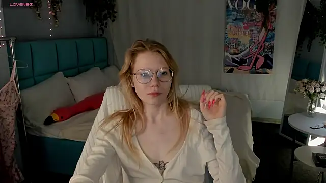 Snapshot of Esme_Runn chatting on 07-06-26, 03:03 Esme Runn online show from 07-06-26, 03:03