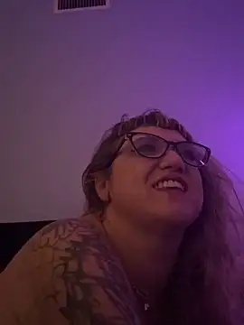 Snapshot of Babette_xox chatting on 10-21-25, 10:38 Babette xox online show from 10-21-25, 10:38