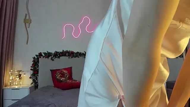 Snapshot of flora_off chatting on 01-10-25, 02:34 flora off online show from 01-10-25, 02:34