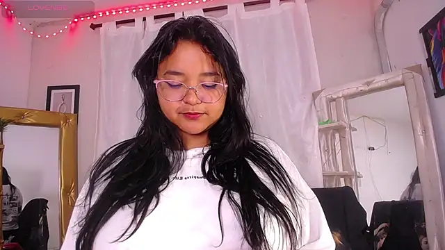 Snapshot of alaia_03 chatting on 05-07-26, 02:17 alaia 03 online show from 05-07-26, 02:17
