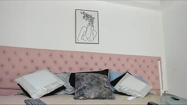 Snapshot of CarolinaGlamour chatting on 03-04-26, 07:09 CarolinaGlamour online show from 03-04-26, 07:09