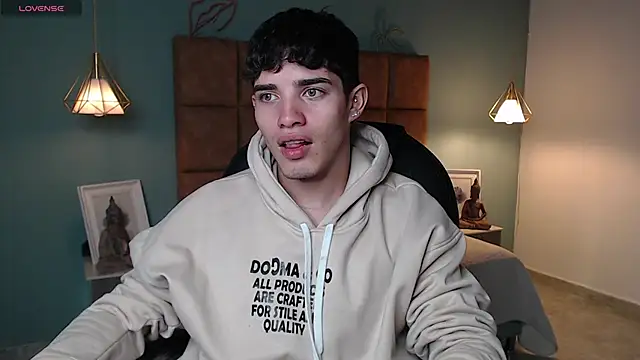 AlejooTwink online show from 02-14-25, 06:19