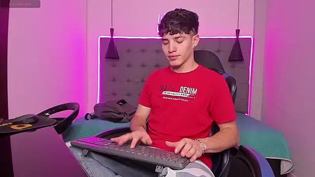 AlejooTwink online show from 04-20-26, 04:21