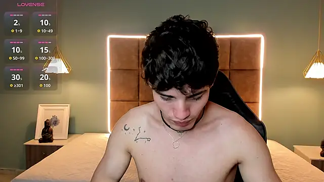 Snapshot of AlejooTwink chatting on 05-09-26, 04:28 AlejooTwink online show from 05-09-26, 04:28