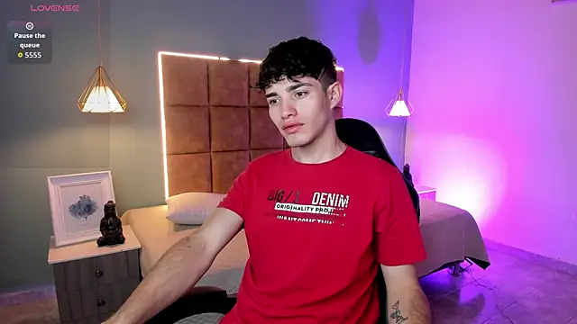 Snapshot of AlejooTwink chatting on 05-18-26, 03:13 AlejooTwink online show from 05-18-26, 03:13
