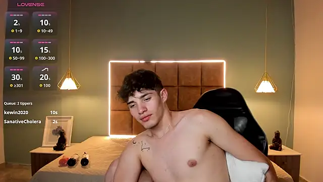 Snapshot of AlejooTwink chatting on 05-18-26, 04:13 AlejooTwink online show from 05-18-26, 04:13
