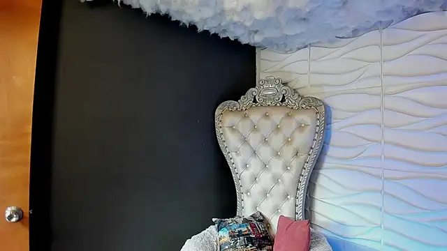 Layla 707 online show from 03-21-26, 08:01