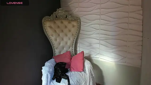 Layla 707 online show from 04-20-26, 09:16