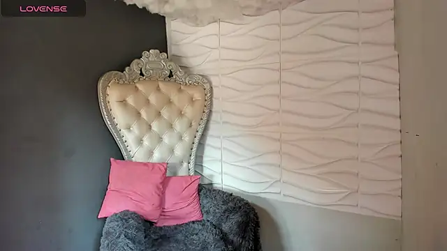 Layla 707 online show from 04-23-26, 05:59