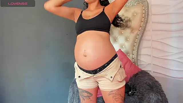 Layla 707 online show from 04-24-26, 06:10