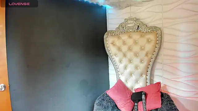 Layla 707 online show from 04-27-26, 08:07