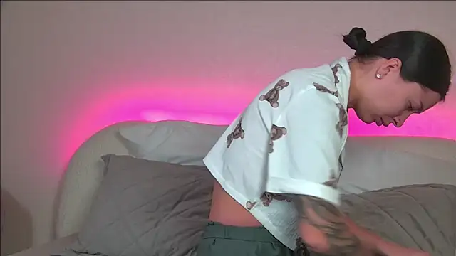 Snapshot of AlexandraBloom chatting on 01-14-25, 06:28 AlexandraBloom online show from 01-14-25, 06:28