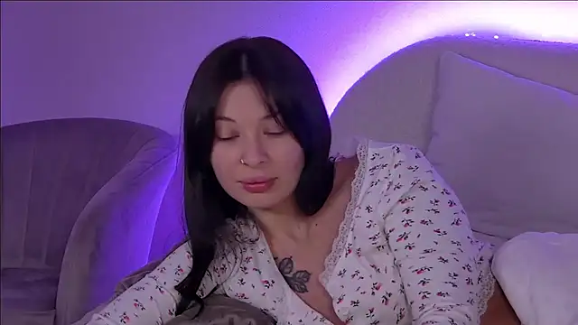 Snapshot of AlexandraBloom chatting on 02-10-25, 12:30 AlexandraBloom online show from 02-10-25, 12:30