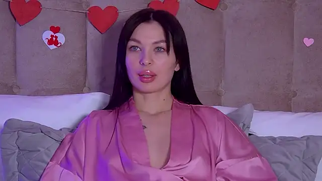 Snapshot of AlexandraBloom chatting on 02-13-25, 12:35 AlexandraBloom online show from 02-13-25, 12:35