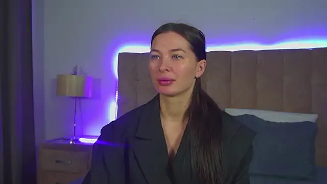 Snapshot of AlexandraBloom chatting on 11-30-25, 06:12 AlexandraBloom online show from 11-30-25, 06:12