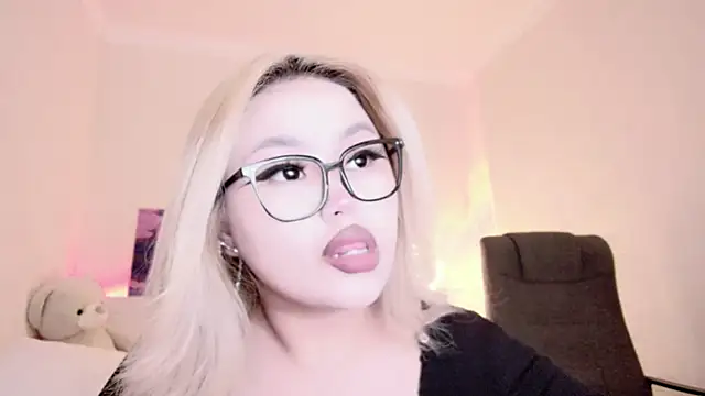 amelia sunlight online show from 12-19-24, 01:07