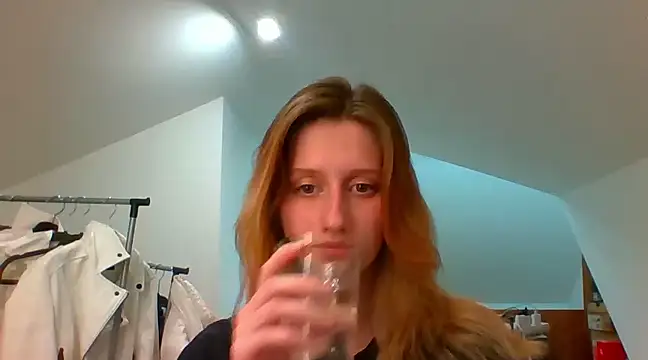 Snapshot of LUNA_delight chatting on 12-11-24, 02:44 LUNA delight online show from 12-11-24, 02:44