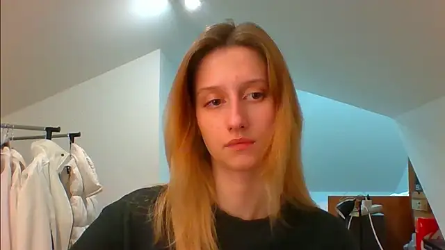 Snapshot of LUNA_delight chatting on 12-13-24, 05:43 LUNA delight online show from 12-13-24, 05:43