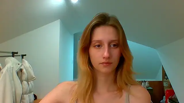 Snapshot of LUNA_delight chatting on 12-20-24, 02:49 LUNA delight online show from 12-20-24, 02:49