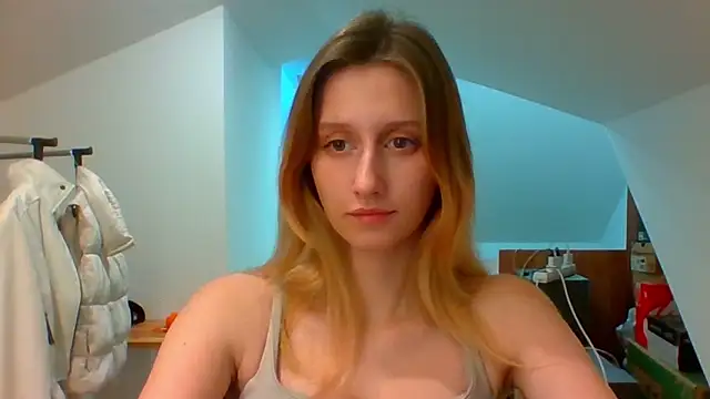 Snapshot of LUNA_delight chatting on 12-20-24, 05:51 LUNA delight online show from 12-20-24, 05:51