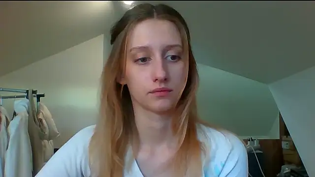 Snapshot of LUNA_delight chatting on 01-03-25, 08:10 LUNA delight online show from 01-03-25, 08:10