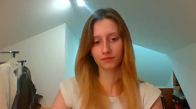 Snapshot of LUNA_delight chatting on 01-15-25, 05:37 LUNA delight online show from 01-15-25, 05:37