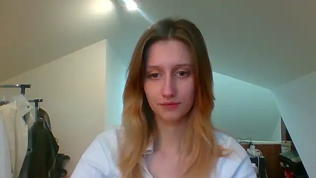 Snapshot of LUNA_delight chatting on 01-17-25, 02:39 LUNA delight online show from 01-17-25, 02:39