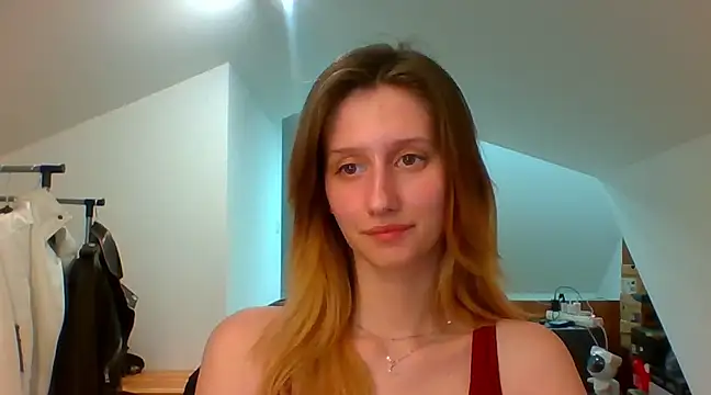 Snapshot of LUNA_delight chatting on 02-05-25, 05:42 LUNA delight online show from 02-05-25, 05:42